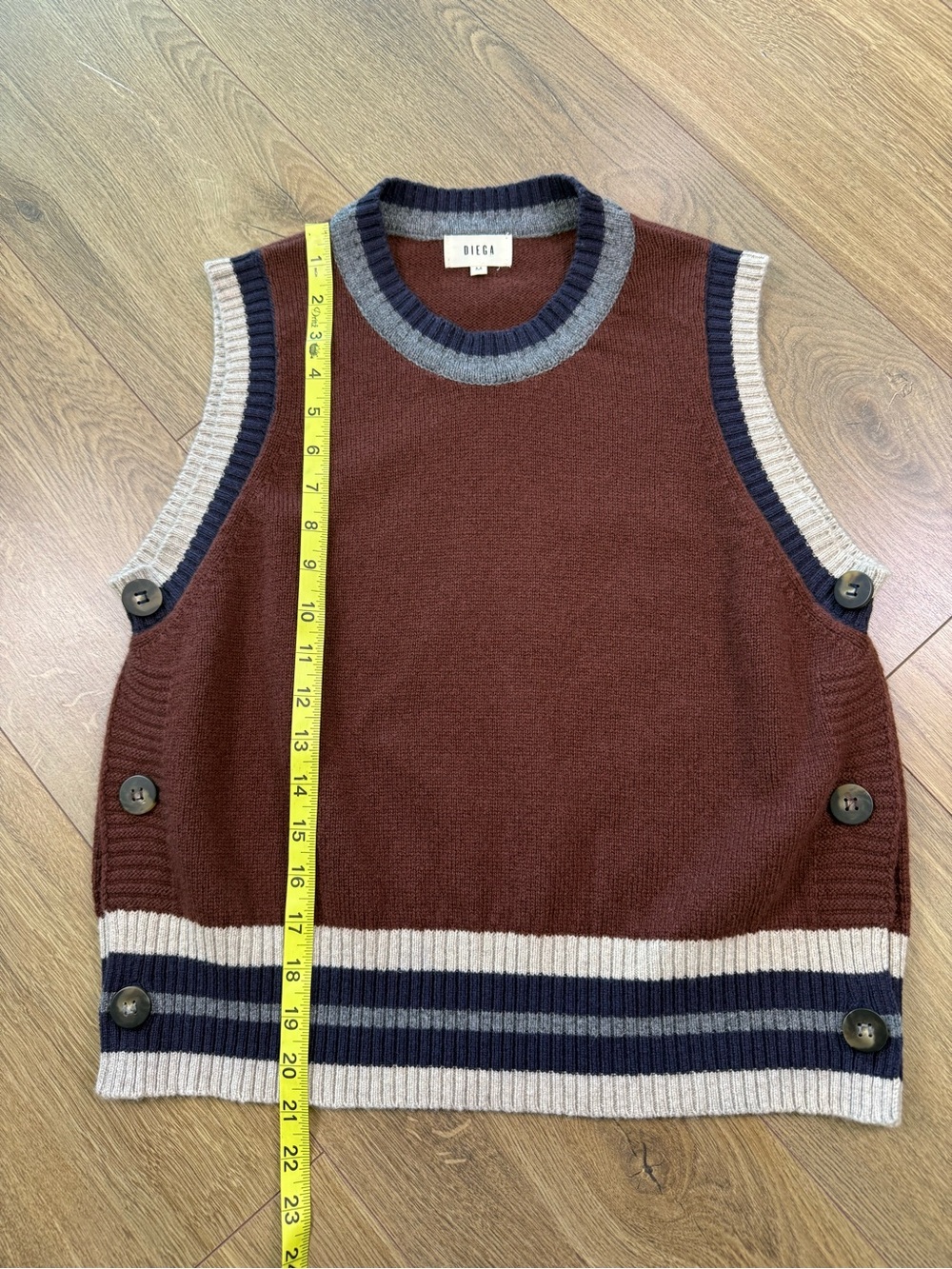 Diega PUMIO 100% Extra Fine Merino Wool Sweater Vest Side Button Medium Brown - Picture 10 of 10